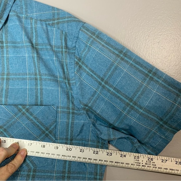 Hurley EUC blue and gray plaid dri-fit short‎ sleeve button down. Size L - Picture 4 of 10